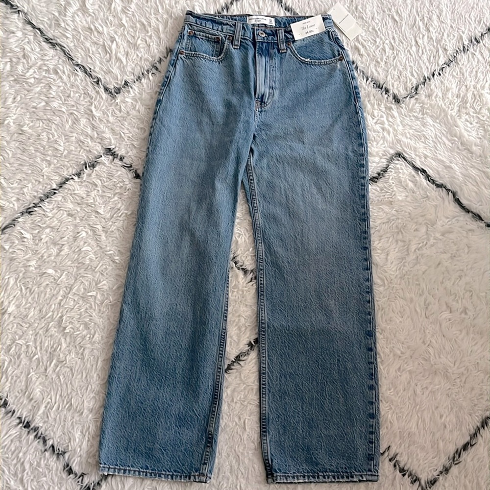 NWT Abercrombie & Fitch High Rise The Loose 24S